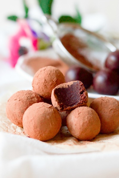 Cocoa dusted chocolate truffles.