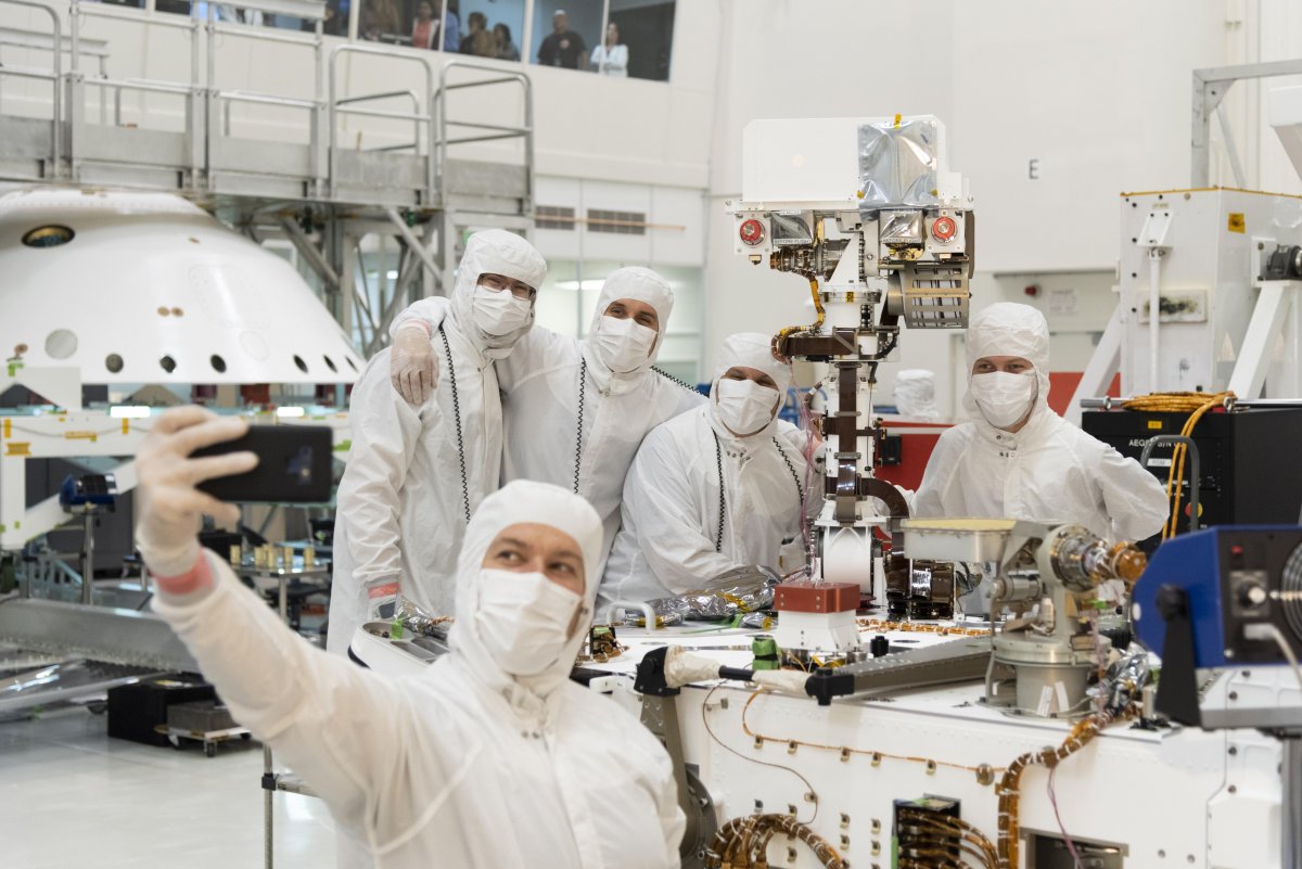 Members of NASA's Mars 2020 project after attaching the rover's mast. (NASA/JPL-Caltech)