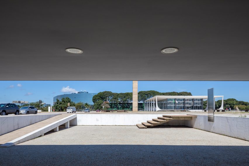 Oscar Niemeyer Tea House by Bloco Arquitetos and Equipe Lamas