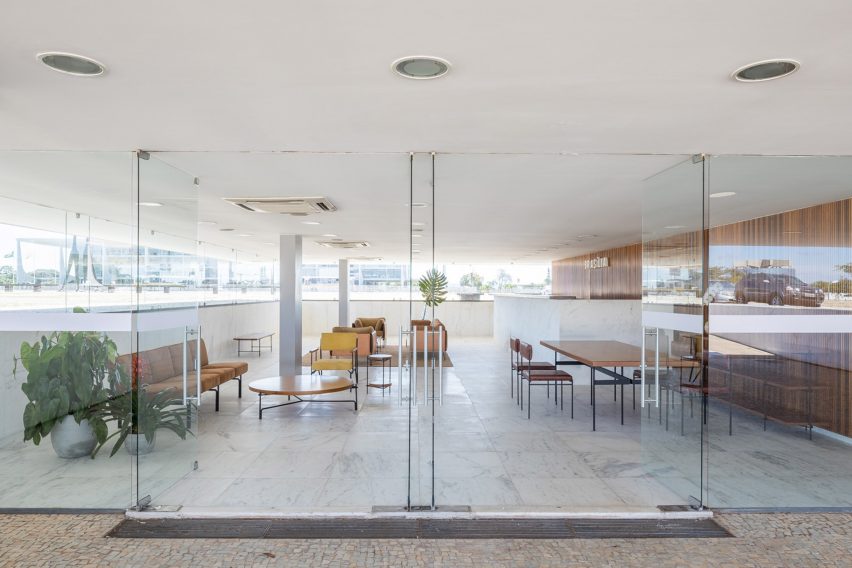 Oscar Niemeyer Tea House by Bloco Arquitetos and Equipe Lamas