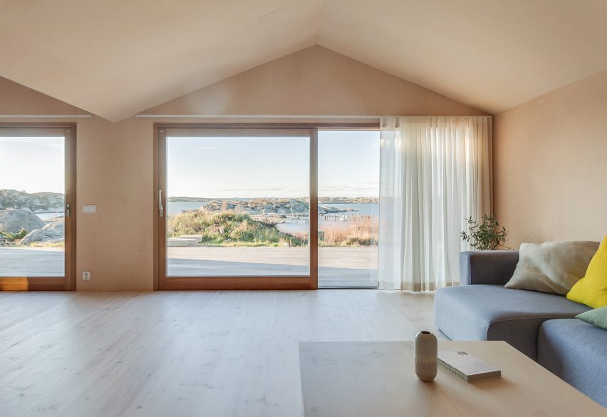 Villa Vassdal on the archipelago of Gothenburg by Studio Holmberg