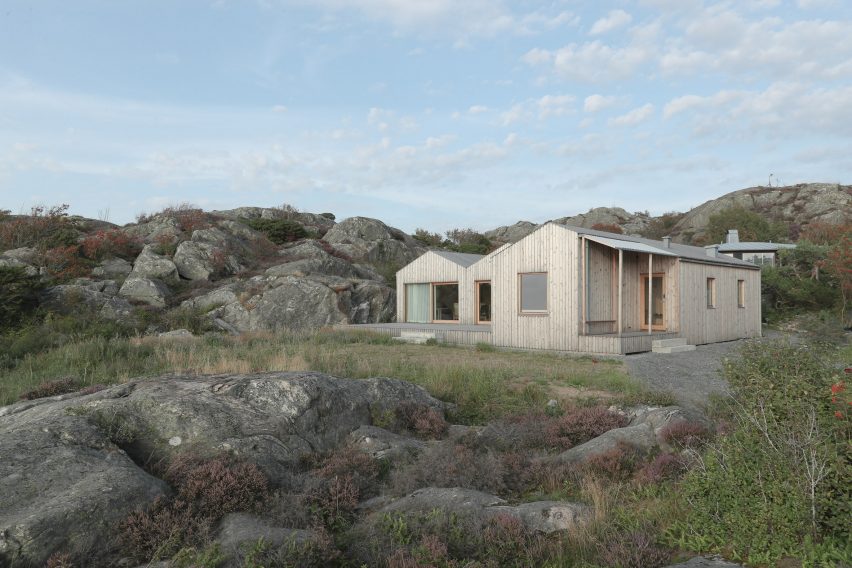 Villa Vassdal on the archipelago of Gothenburg by Studio Holmberg