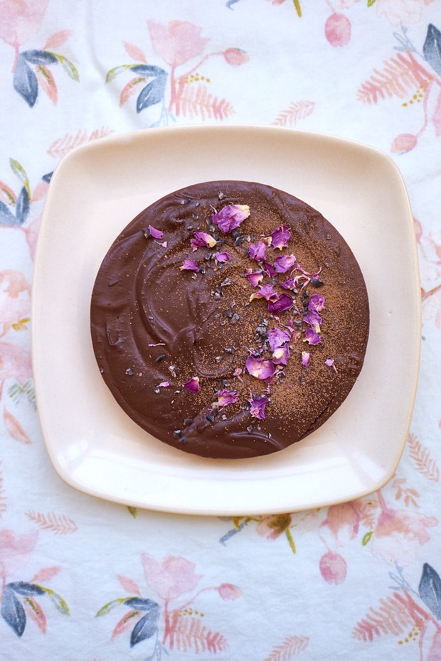 The Ultimate No Bake Chocolate Cake