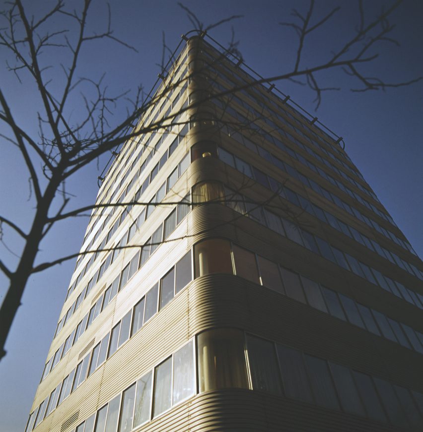 Park Road Apartments by Farrell and Grimshaw Partnership