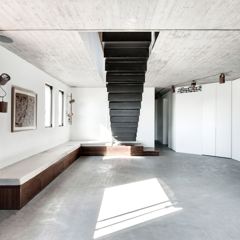 Toledano architects renovate Tel Aviv apartment and add a black metal staircase