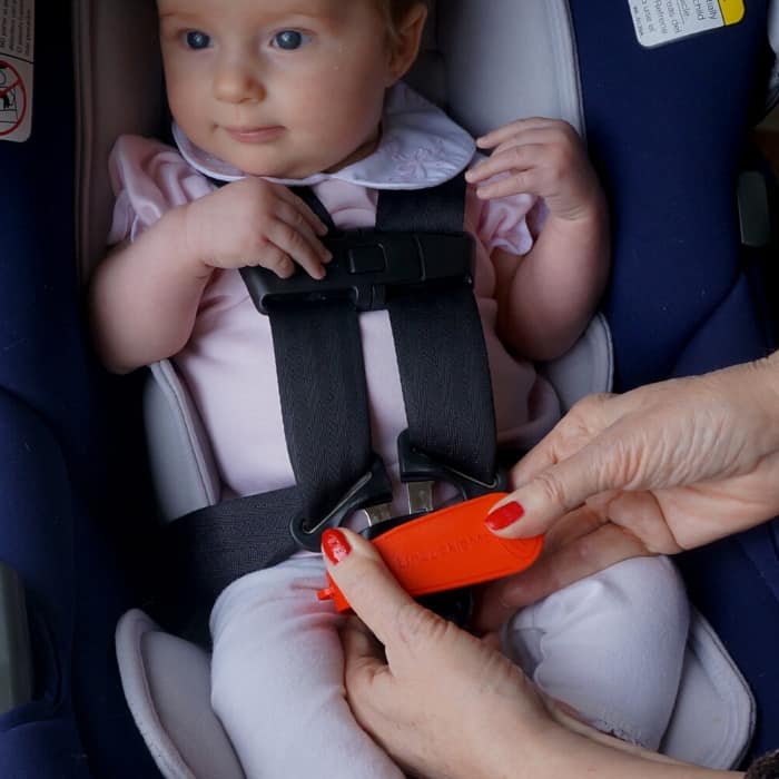 baby in a car seat with unbuckle me 