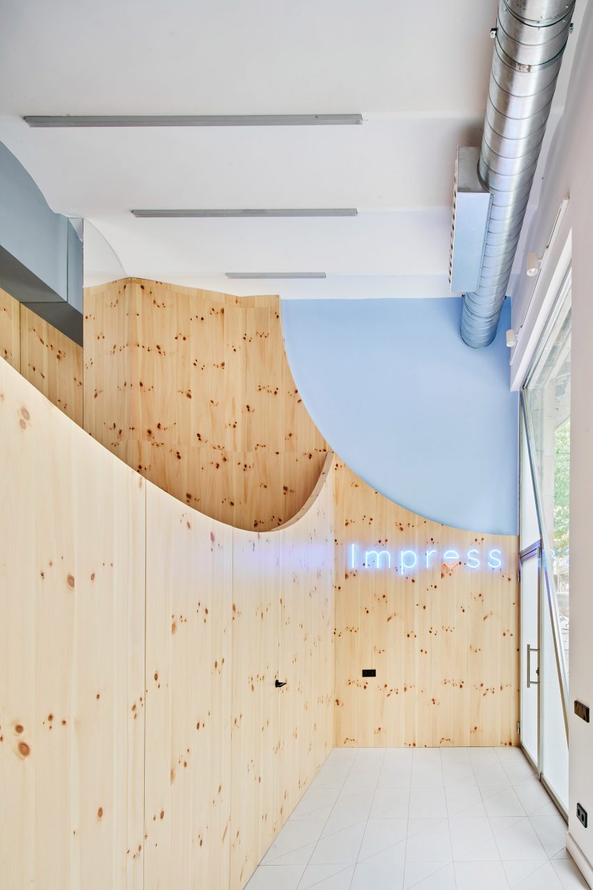 Impress dental clinic by Raúl Sanchez Architects