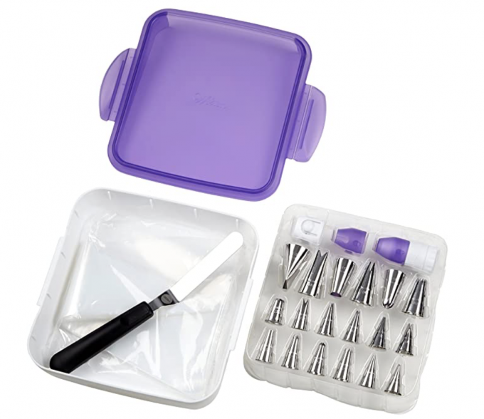 Wilton Cake Decorating Set